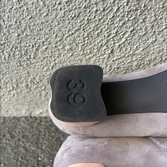 Camper Kara Grey and Cream Block Heel Pump Sz 39 Business Casual Office Suede - Picture 9 of 9